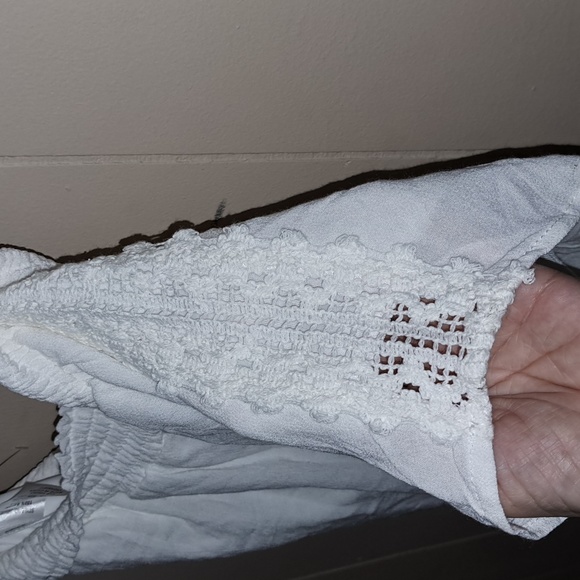 2 piece set shorts and top are both lined.  Top can be worn on or off shoulder. - Picture 4 of 7